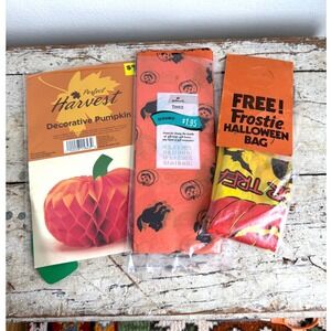 Perfect Harvest Decorative‎ Pumpkin Tissue Paper & Frostie Halloween Bag Set